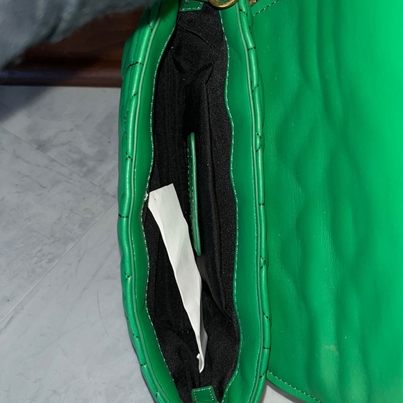 Zara   EUC   Green quilted shoulder bag Poly large chain strap   full front flap - Picture 9 of 11